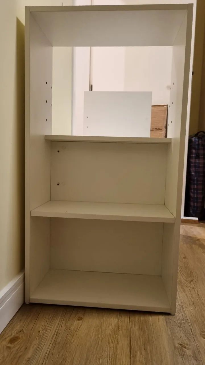 Vendo escrivaninha infantil com nichos  - Foto 4