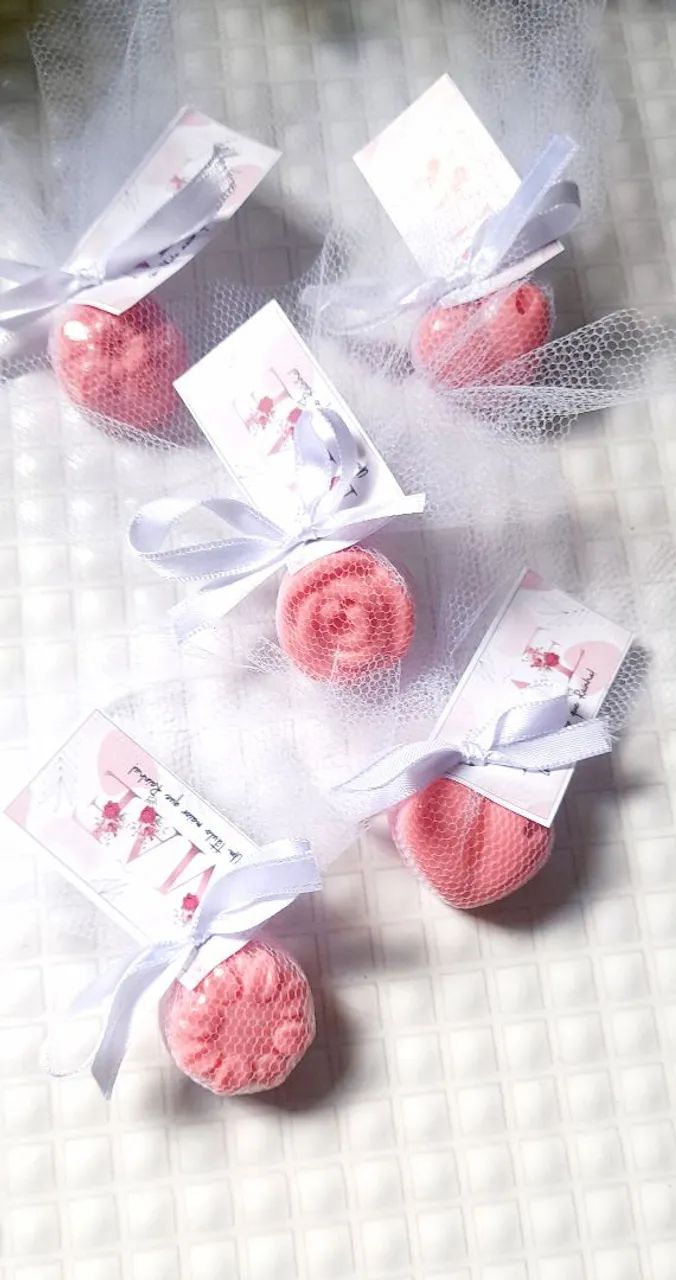 Lembrança rosas em sabonetes 