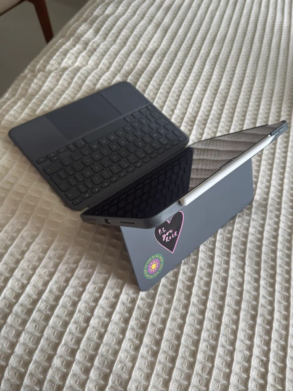  iPad Air 11 M2 128GB + Pencil Pro + Logitech Combo Touch | Impecável - Foto 2