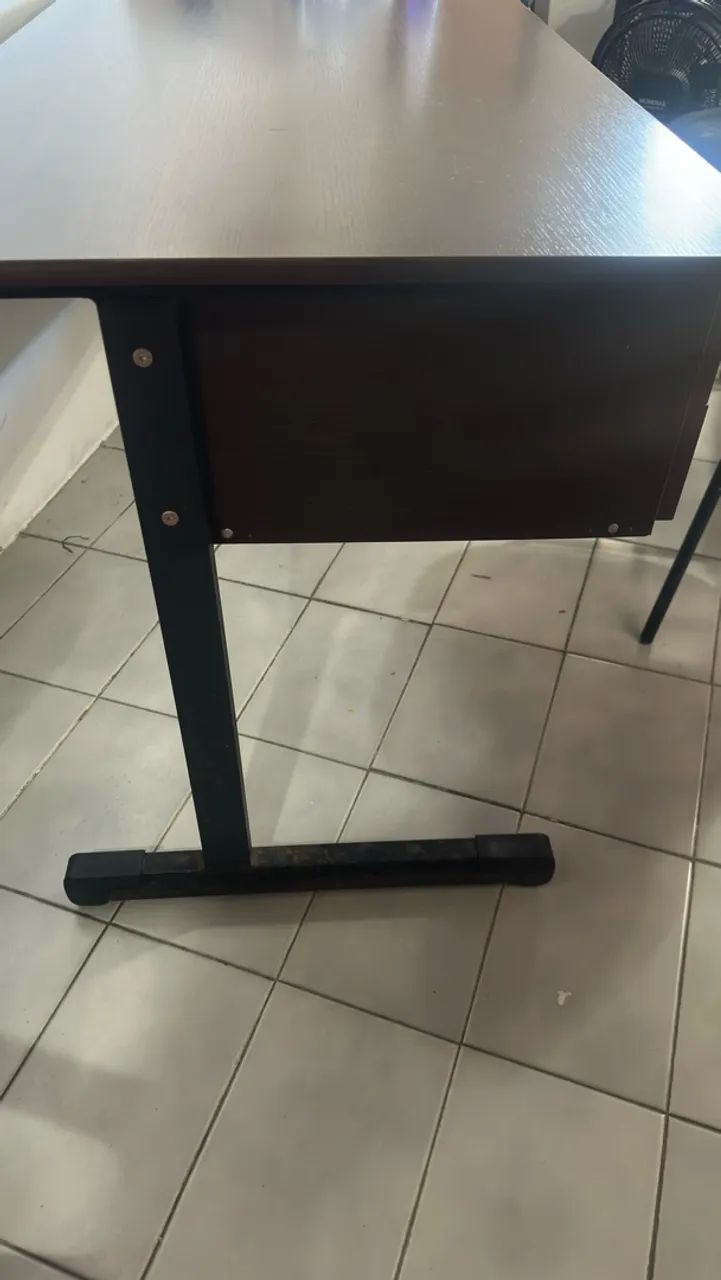 Mesa de escritório com gavetas  - Foto 4