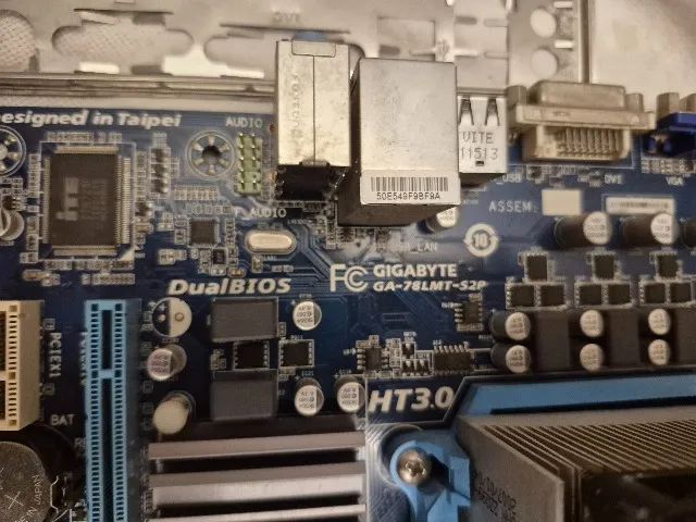 Placa-mãe AM3+ Gigabyte + Phenom X4 965 - Foto 2