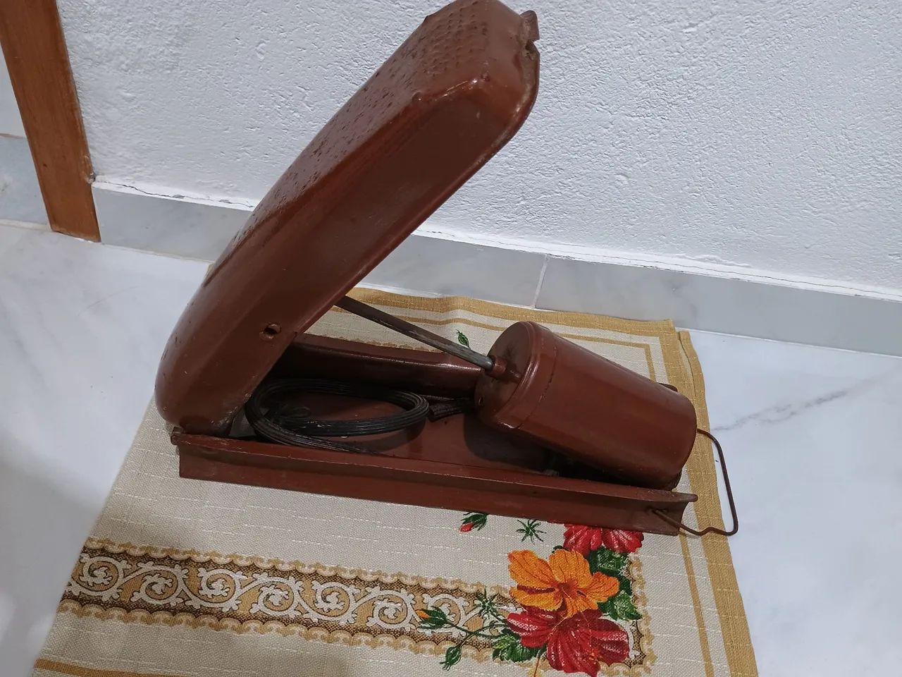 Antiga máquina de ar para automóveis.