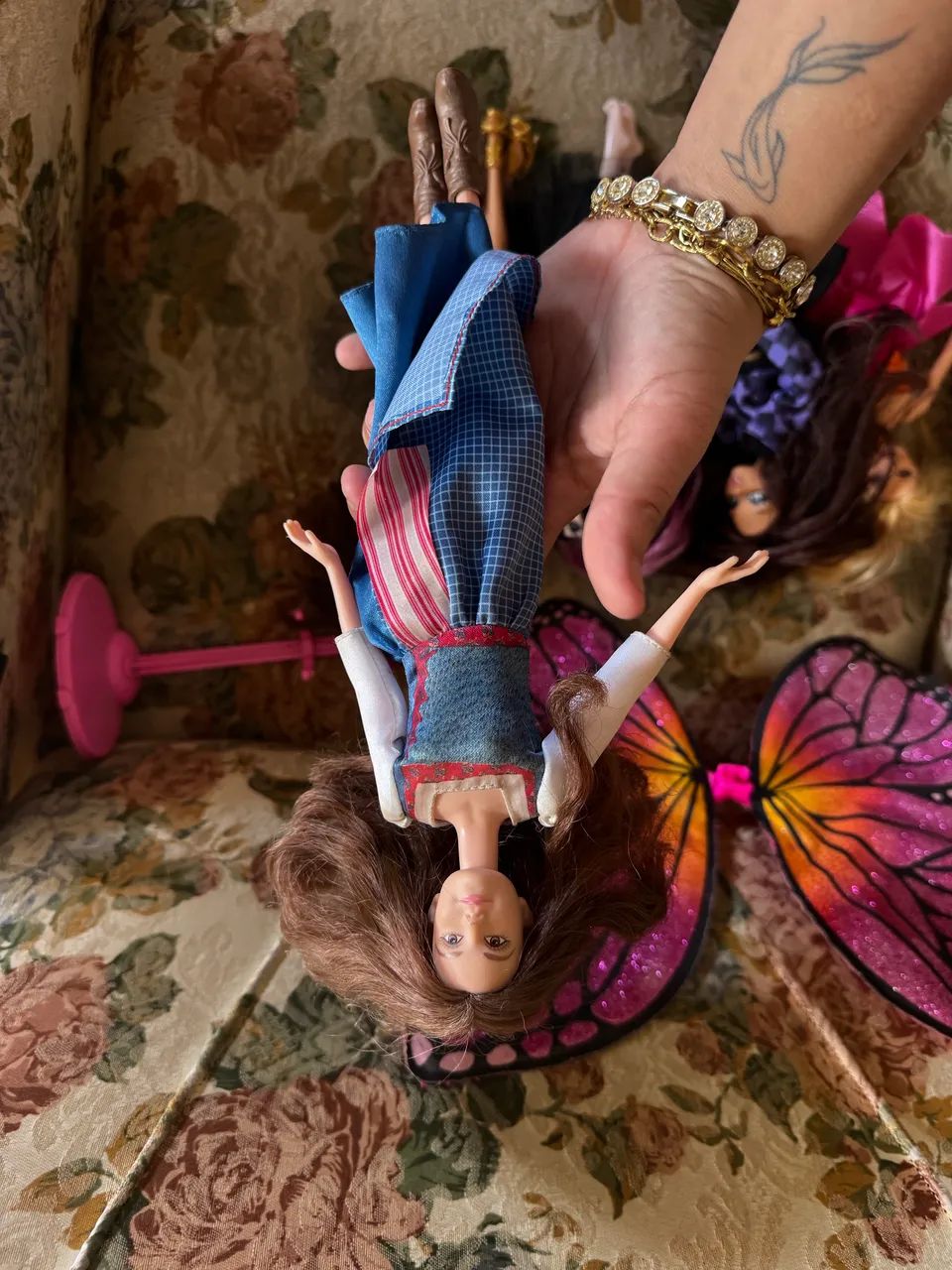 Lote de barbies, princesa e boneca tipo mh - Foto 4