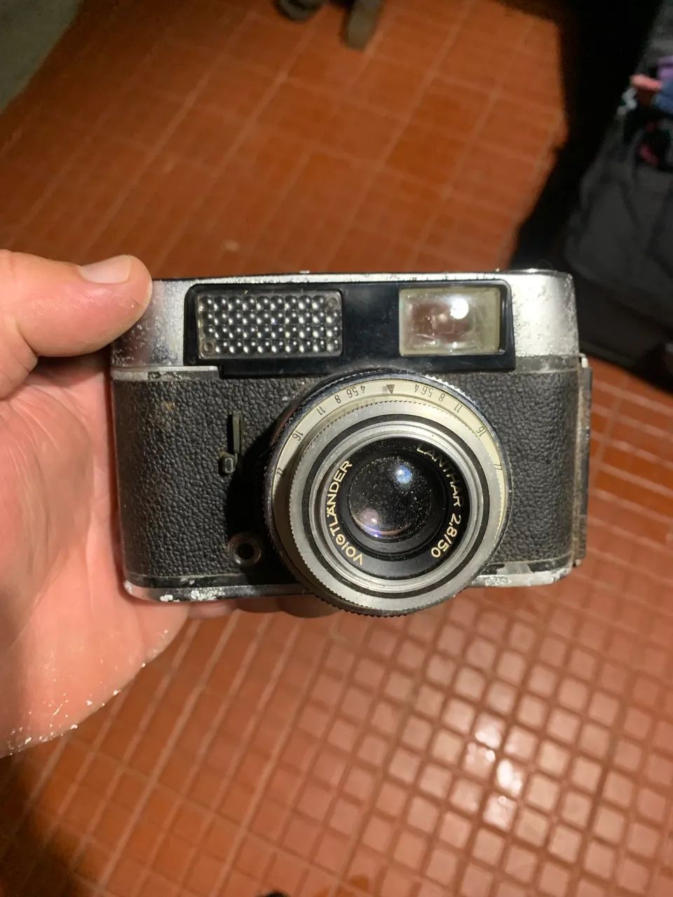 Voigtländer Vito CL, com lente Voigtländer Lanthar 50mm f/2.8, e estojo original