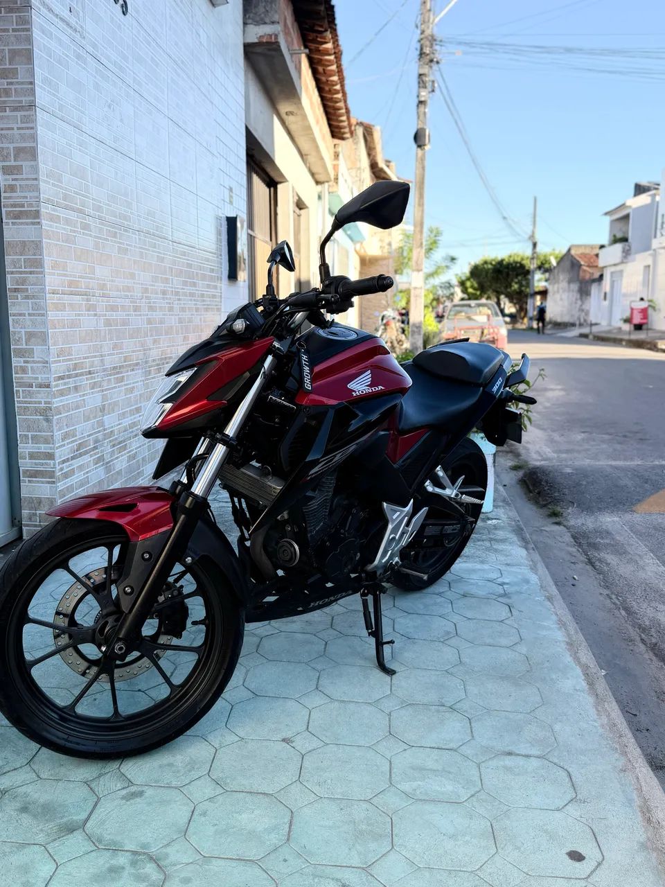CB 300f Vermelha 