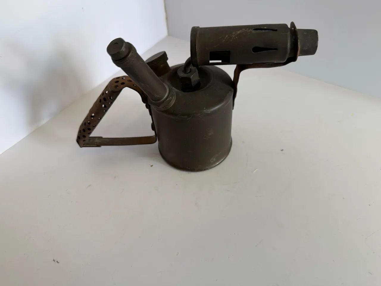 Maçarico de metal antigo importado