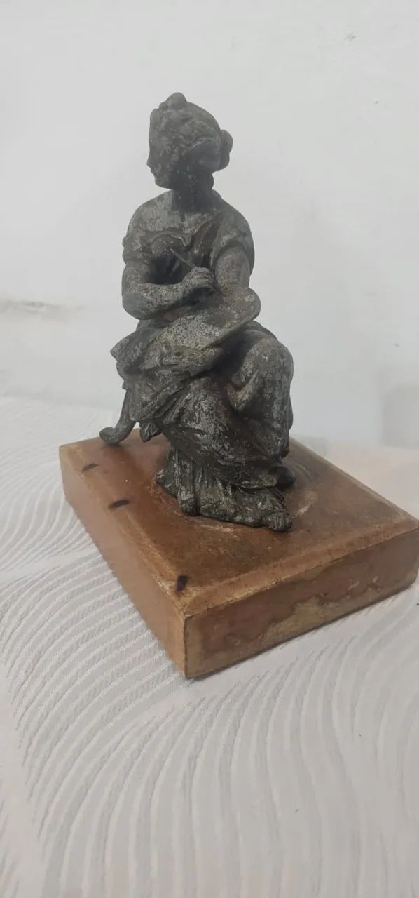 Estatueta antiga de metal figura clássica - Foto 5