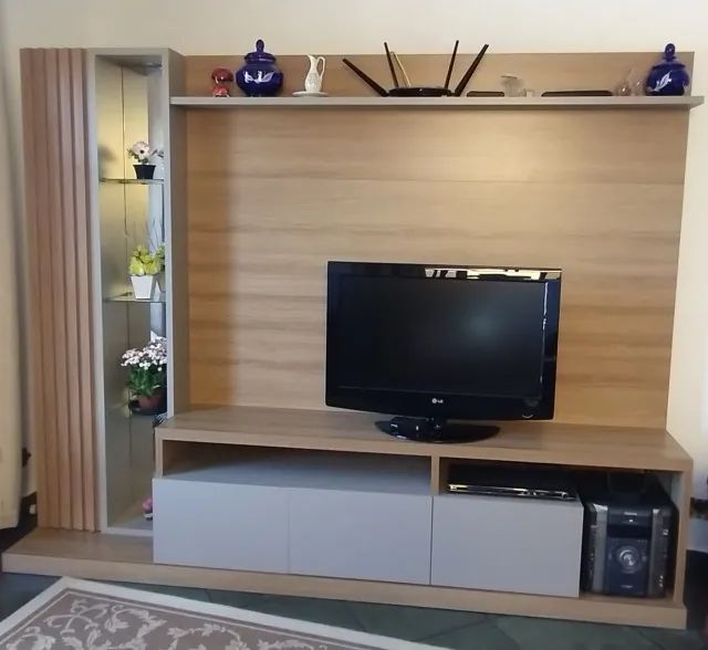 Estante grande e moderna em ótimo estado