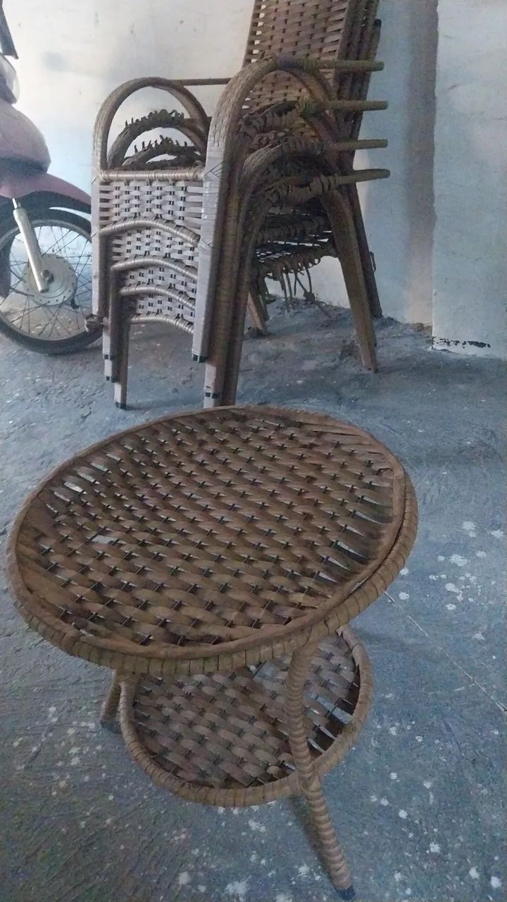 Conjunto mesa e cadeiras vime( precinho em conta para reformar) - Foto 3