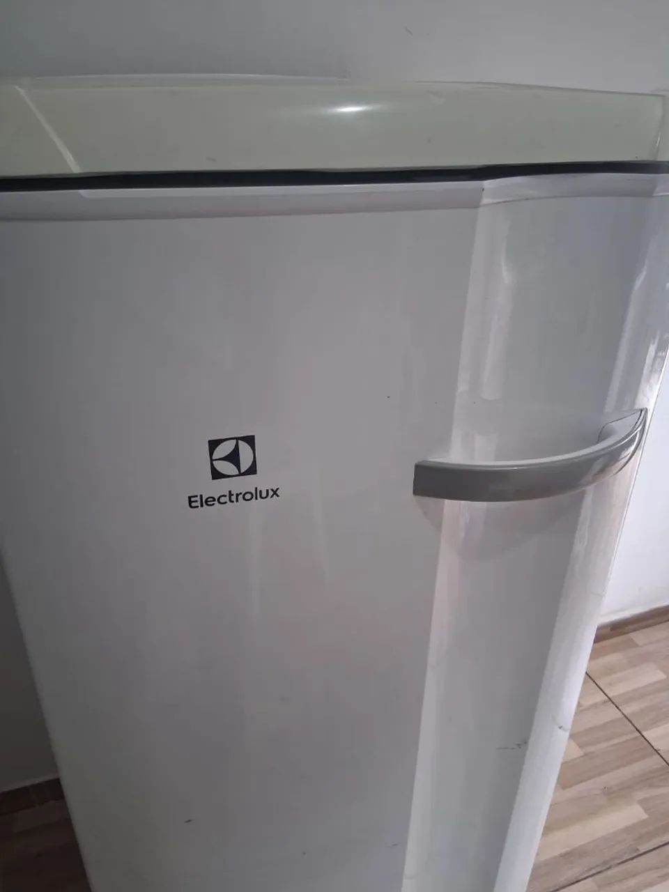 Freezer vertical Electrolux pequeno  - Foto 3