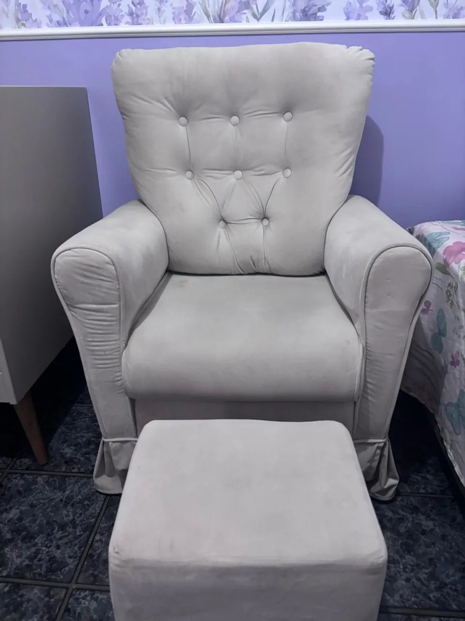 Vendo poltrona de amamentação com puff - Foto 2