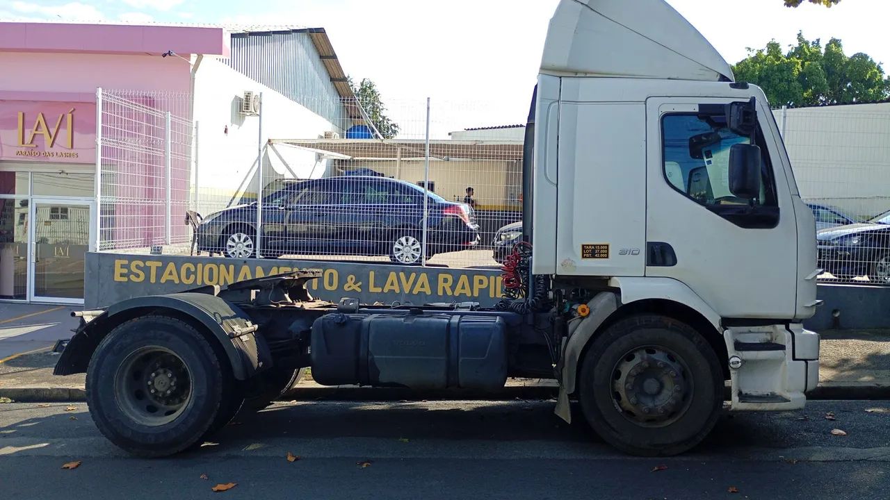  Volvo VM 310 ano 2011 - Foto 5