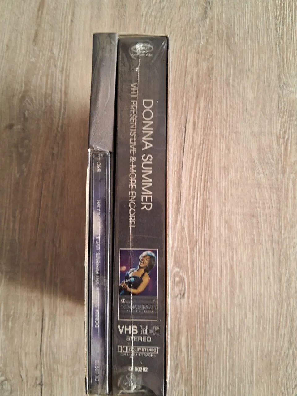 CD e VHS DONNA SUMMER LACRADO IMPORTADO U.S.A.LIVE & MORE  ENCORE! VH1 PRESENTS. - Foto 3