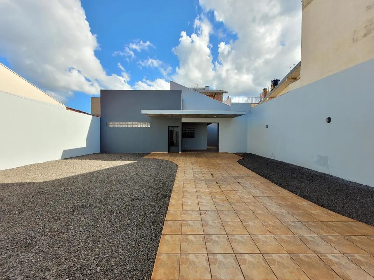 Casa à venda em Maringá, Jardim Brasil, com 2 quartos, com 121.48 m²