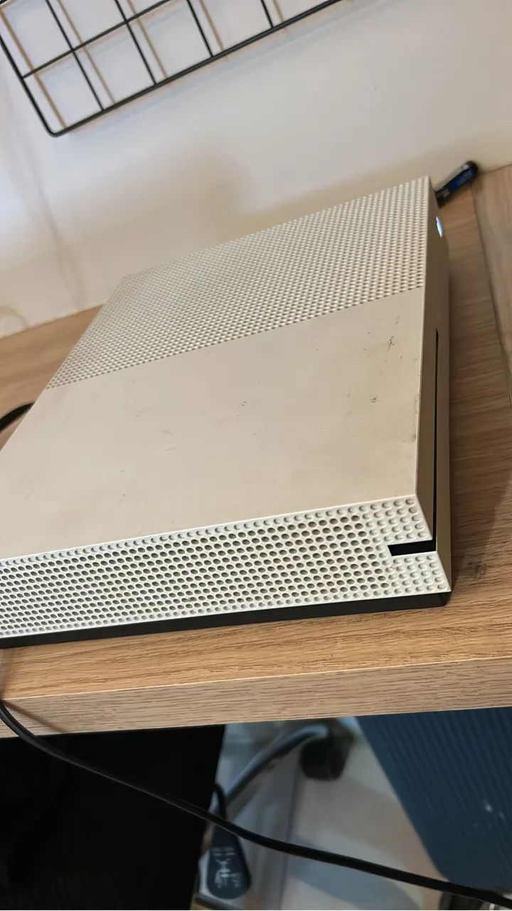 XBOX ONE S - DOIS CONTROLES - 1TB