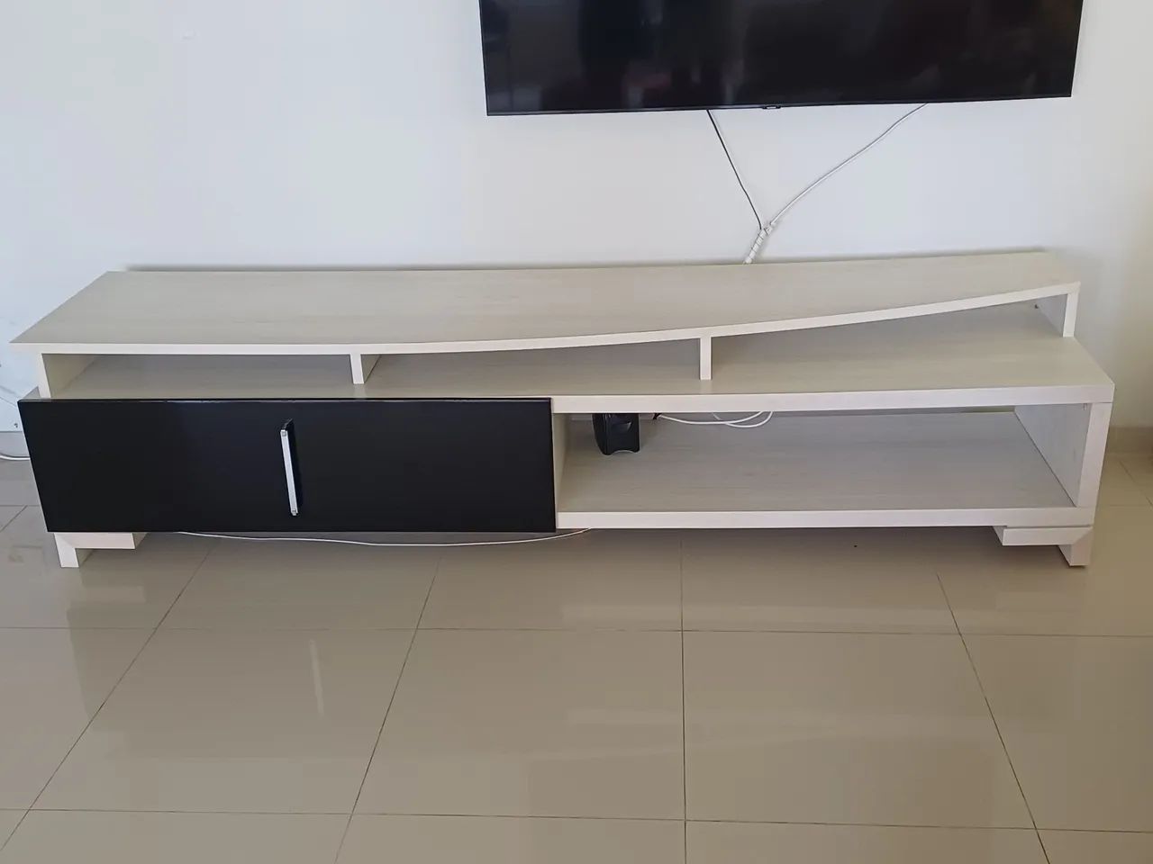 VENDO RACK DE CHÃO BRANCO E PRETO