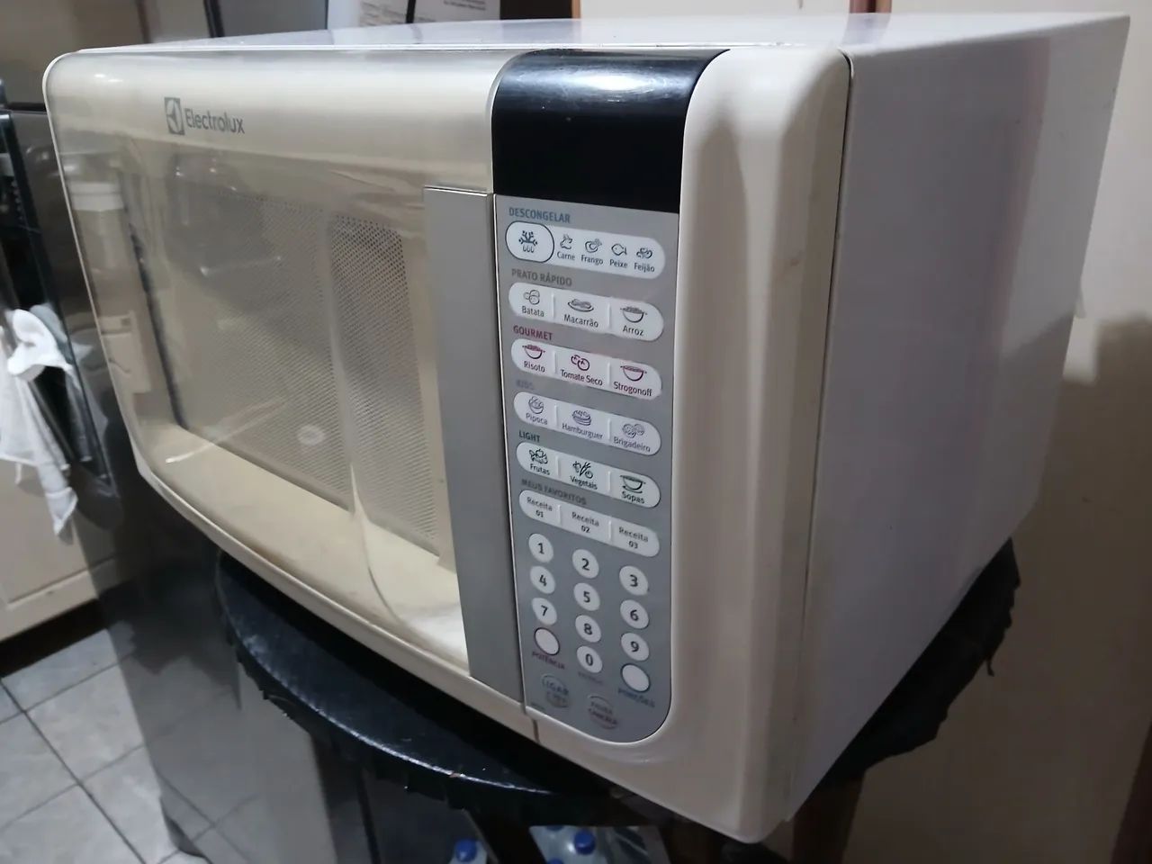 Micro-ondas Electrolux 127V 25L usado  - Foto 3