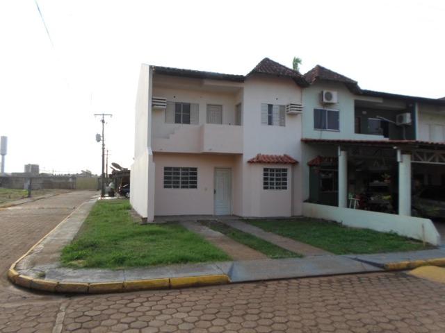 Alugo sobrado 3 quartos condomínio fechado Bairro Lagoa