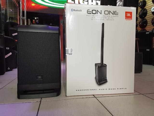 Caixa de som jbl eon one