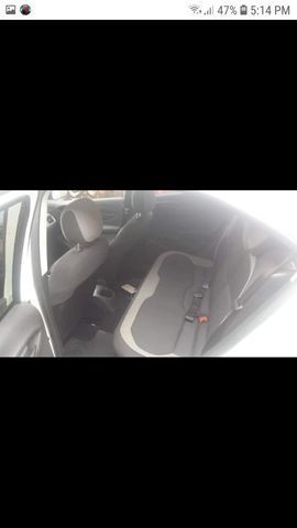 Vende se ônix Lt 1.0 branco analiso trocas - Foto 8