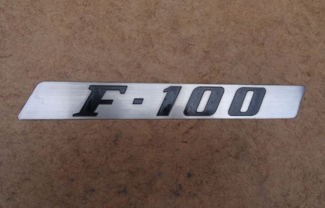 Emblema F-100 do Logo Lateral Direito do Capô F-100 1972 à 1979 Novo - Foto 2