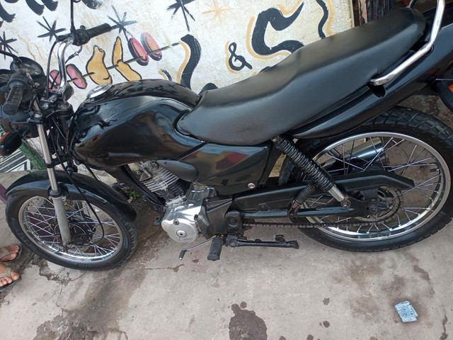 VENDO _SE UMA MOTO MODELO 2005 CG 125