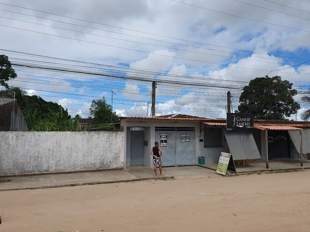 Vendo terreno medindo 20x50 com três casas no Village.