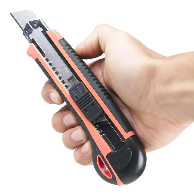 Estilete Cb Emb 8 Laminas 18mm Bfh0163 - Foto 2