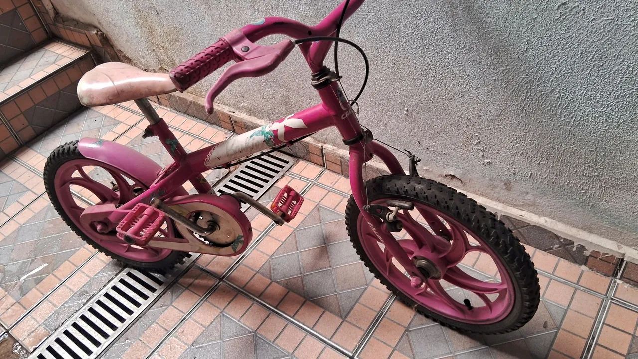 Bicicleta infantil da caloi barbie - Foto 2
