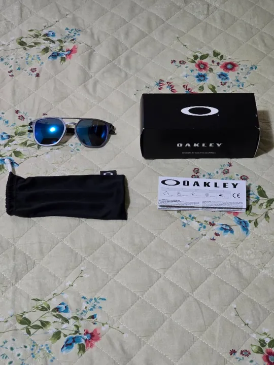 Óculos Oakley Latch Alpha Matte Light Gunmetal / Prizm Sapphire Polarized