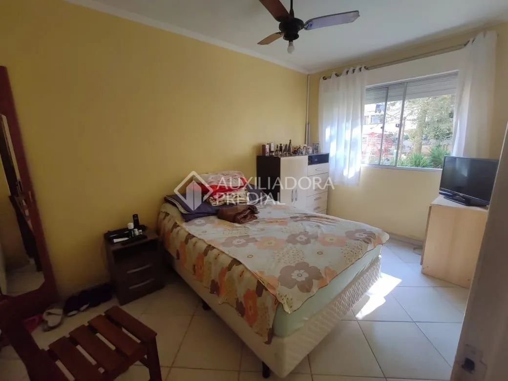 Apartamento reformado 2 dormitórios com estacionamento - Foto 4