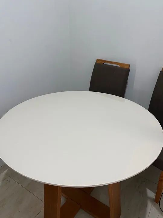 Mesa com 4 cadeiras  - Foto 2