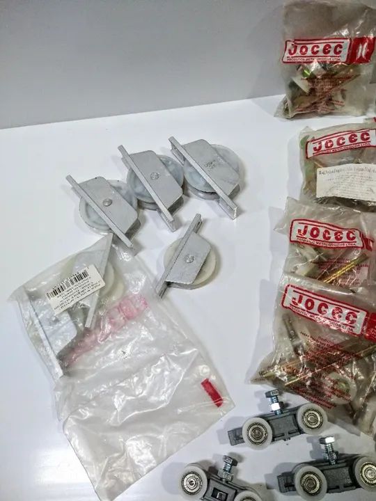 Roldanas para porta de correr e 04 roldanas de portão - Foto 4