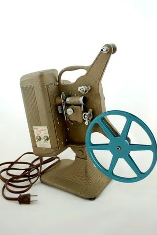 Projetor 8mm Keystone K70 funcionando - anterior ao Super 8