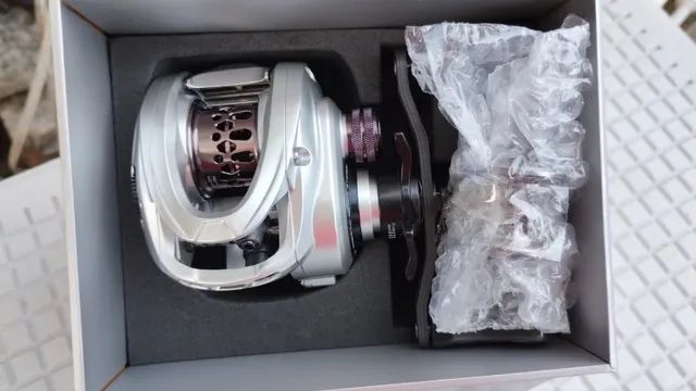 carretilha soloking bfs accura - ultra leve (136g) esquerda