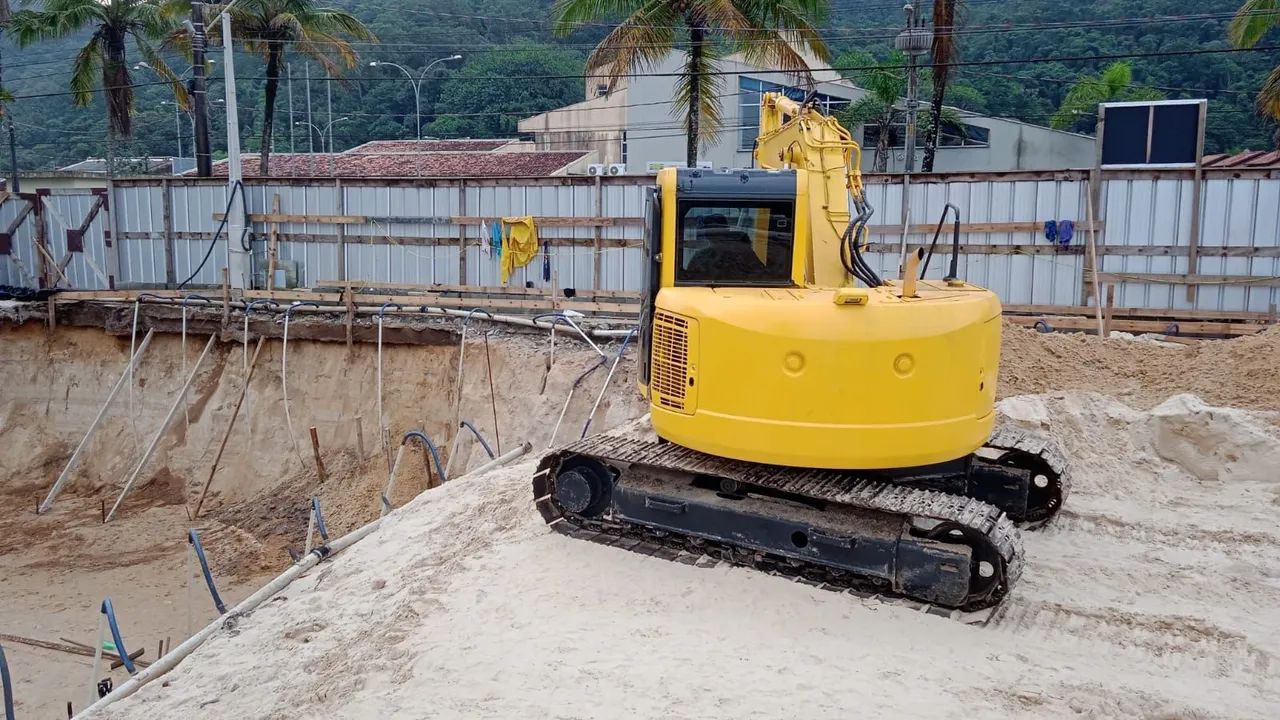 Escavadeira pc komatsu 138 ano 2009 giro zero 13 toneladas - Foto 6
