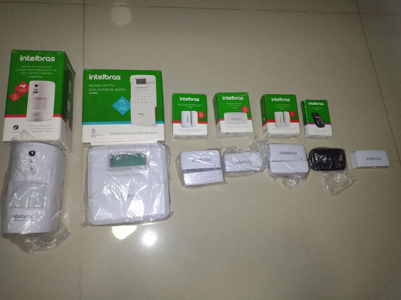 Kit AMT 8000 - Central, 01 Teclado, 01 IVP Pet Cam, 02 XAS 8000, 02 TX 8000, 01 XAC 8000 