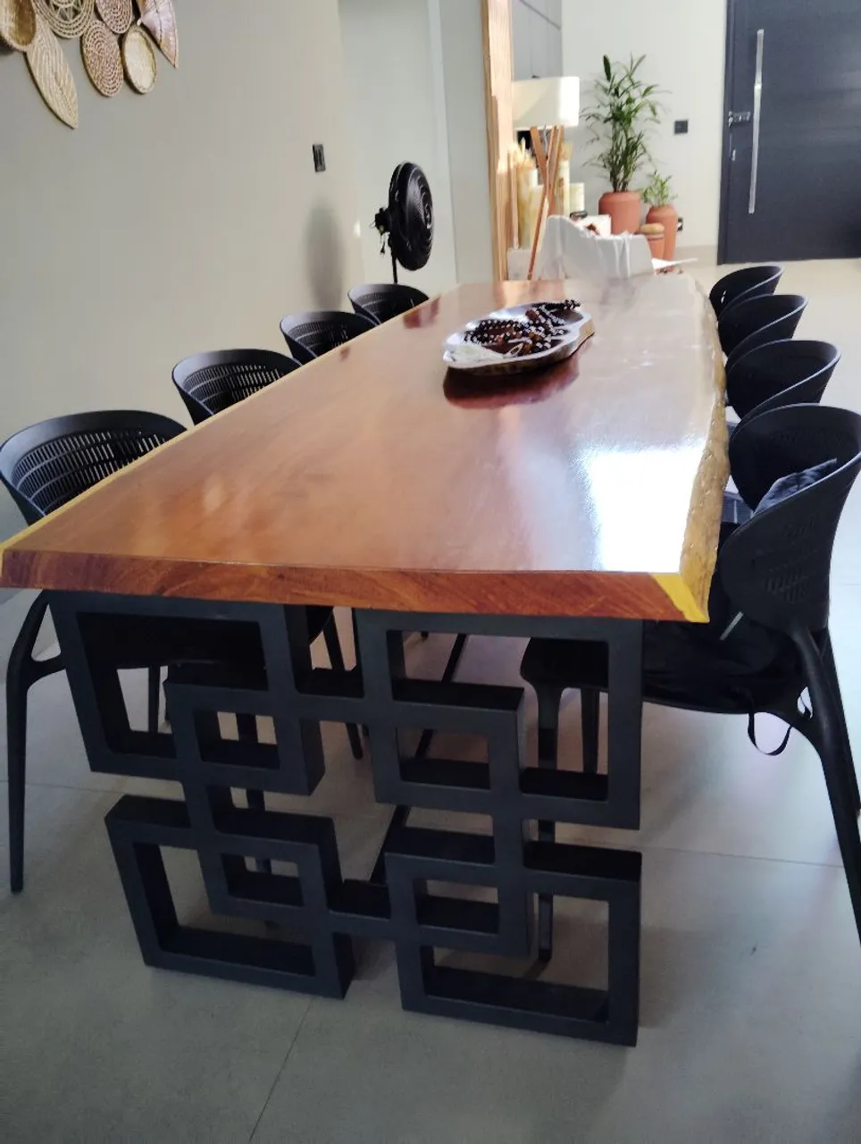 Mesa de Jantar Rústica com Design Moderno