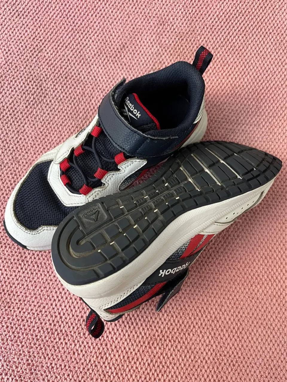 Tenis Reebok tamanho 32-33