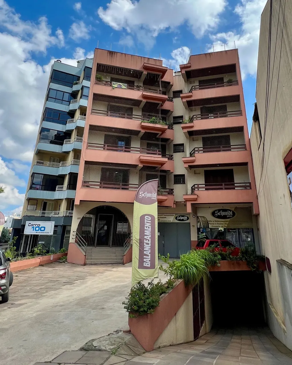 BENTOALVES aluga apto 01 dorm., com amplo terraço, 01 vaga, bairro São Leopoldo - Caxias d