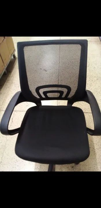 Cadeira de Escritório Giratória com Rodinhas - Preta - Foto 2