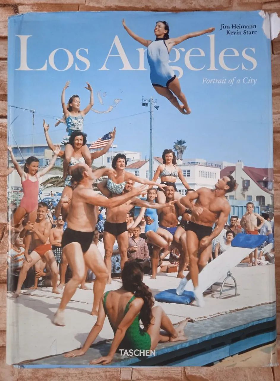 Los Angeles:  Portrait of a City - Livro Capa Dura