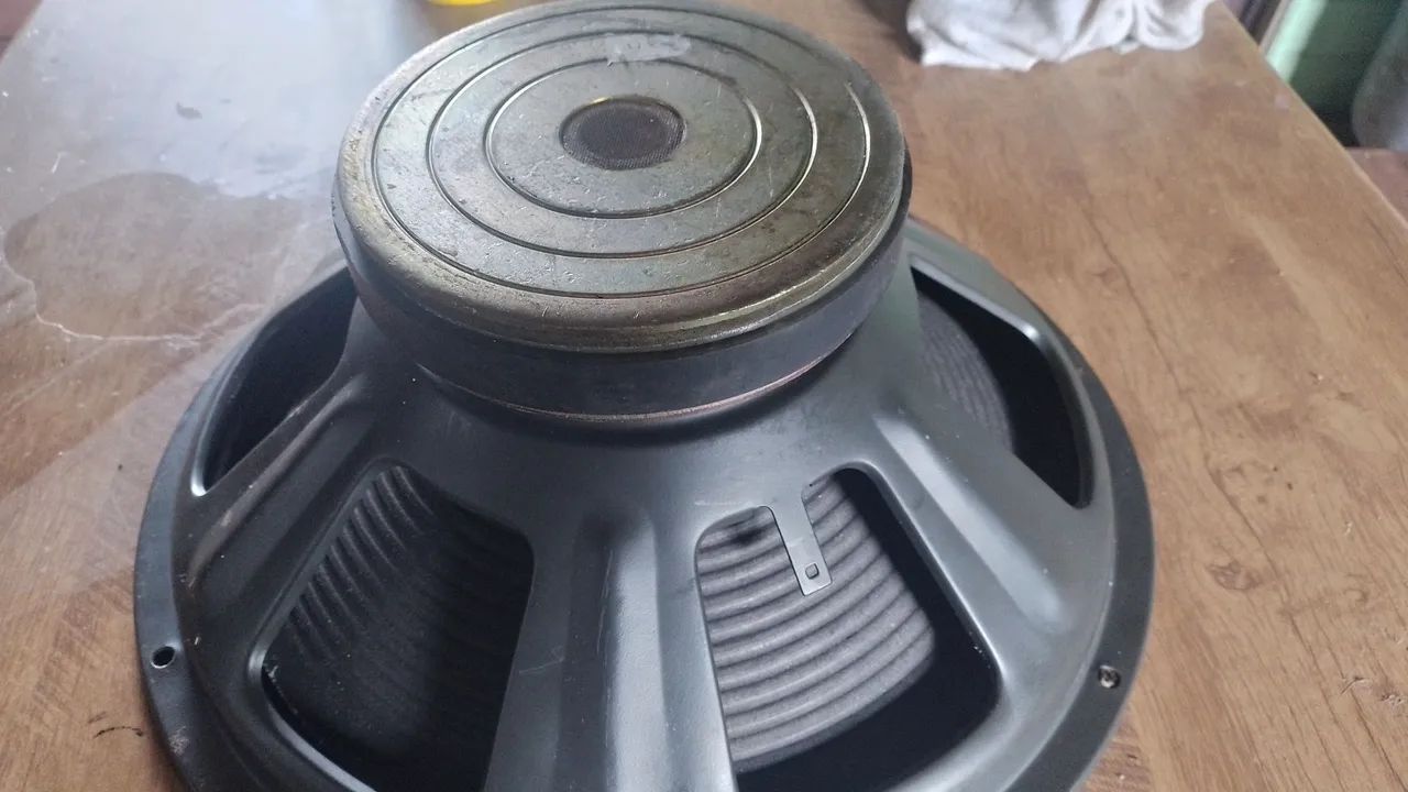 Alto-falante 15 de 300 rms 