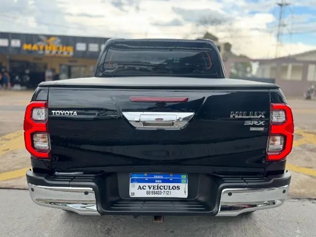 TOYOTA HILUX SRX PLUS 4x4 2.8 DIESEL AUT. 2024/2024 24.500 KM RODADOS  R$ 298.000,00 - Foto 5