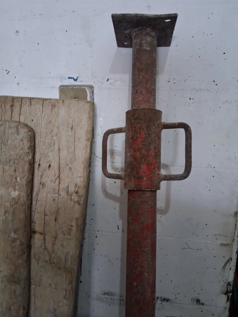 Andaimes, escoras, tábuas, barrete r$5,00 betoneira e etc. - Foto 4