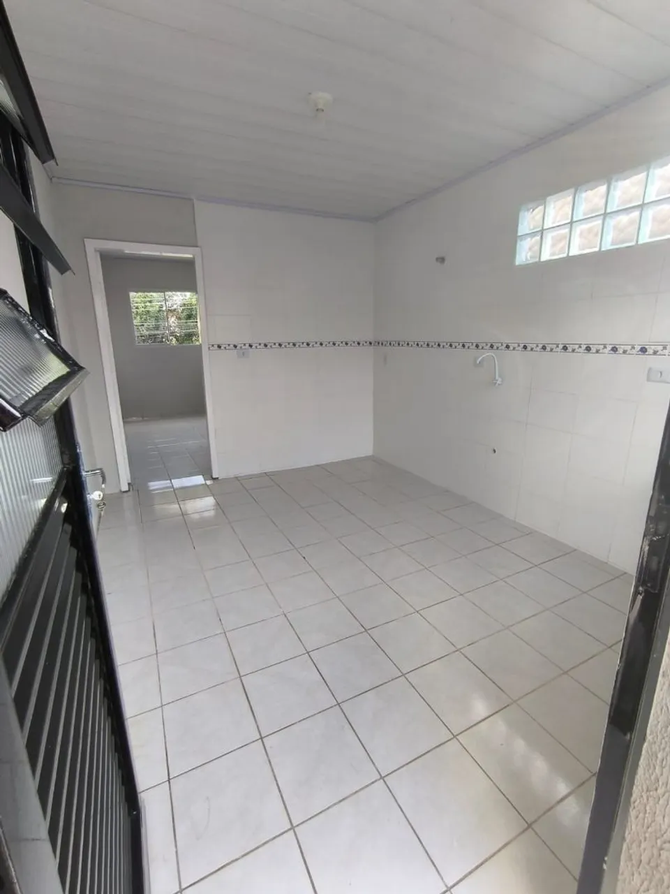 Apartamento de 01 quarto com água incluso.
