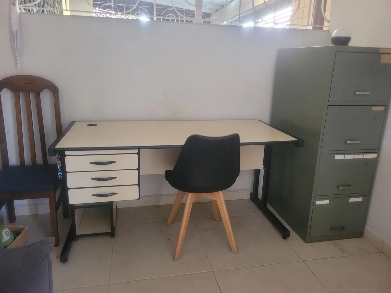 Mesa de Escritório com Gavetas e Arquivo