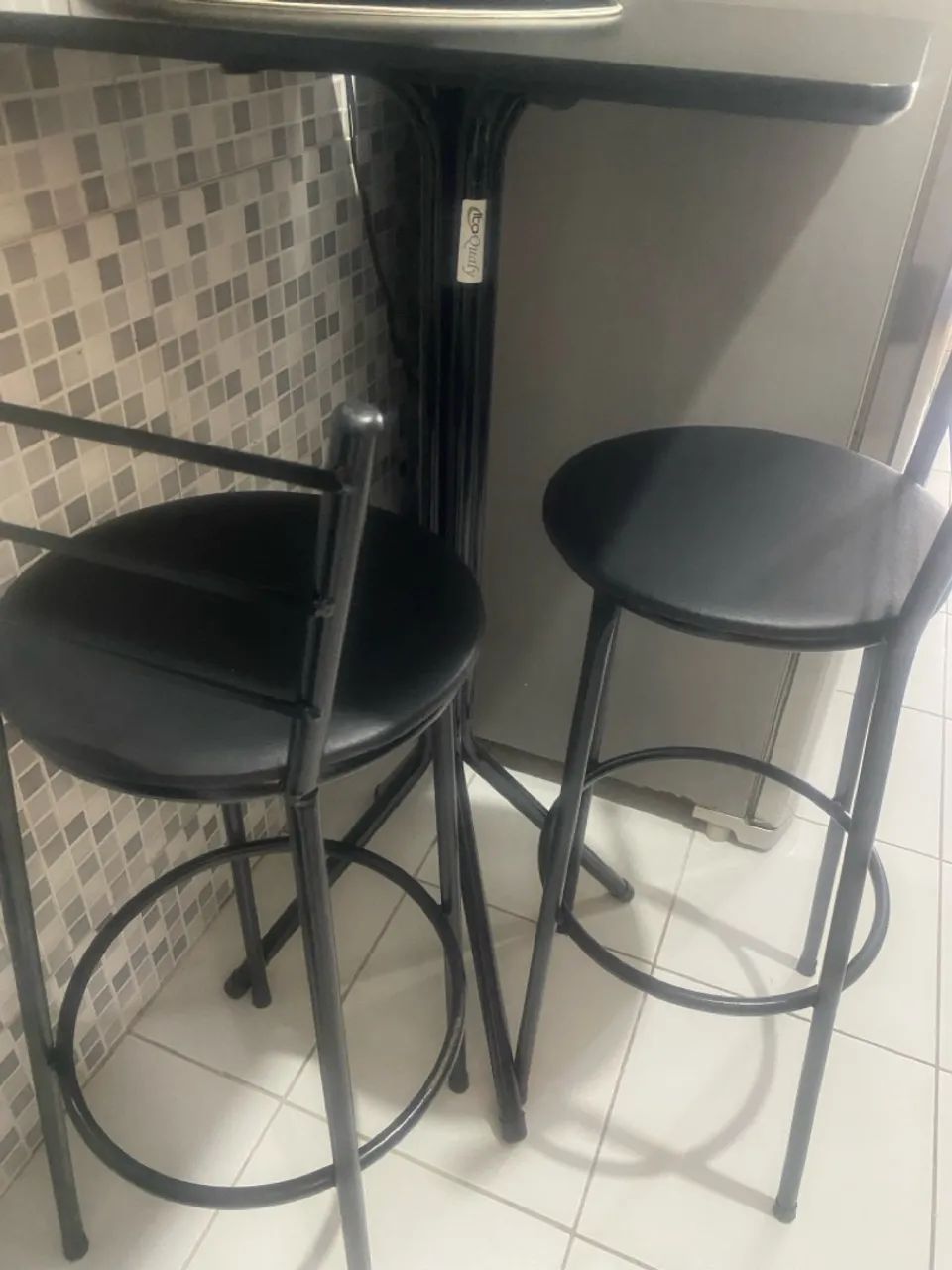 Mesa com duas cadeiras  - Foto 4