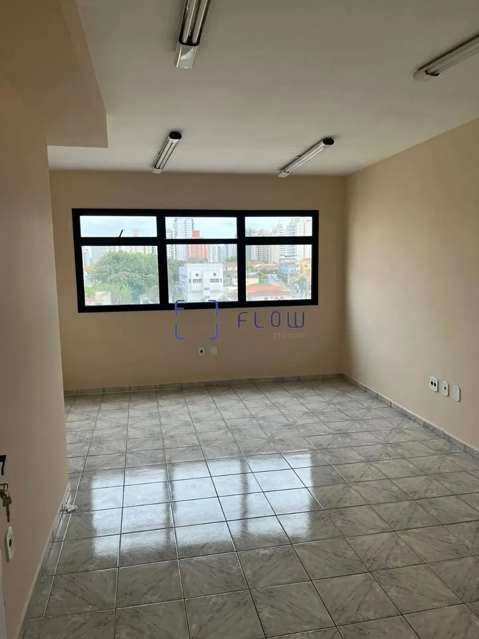 Sala para venda e aluguel no Bosque da Saúde 29m².