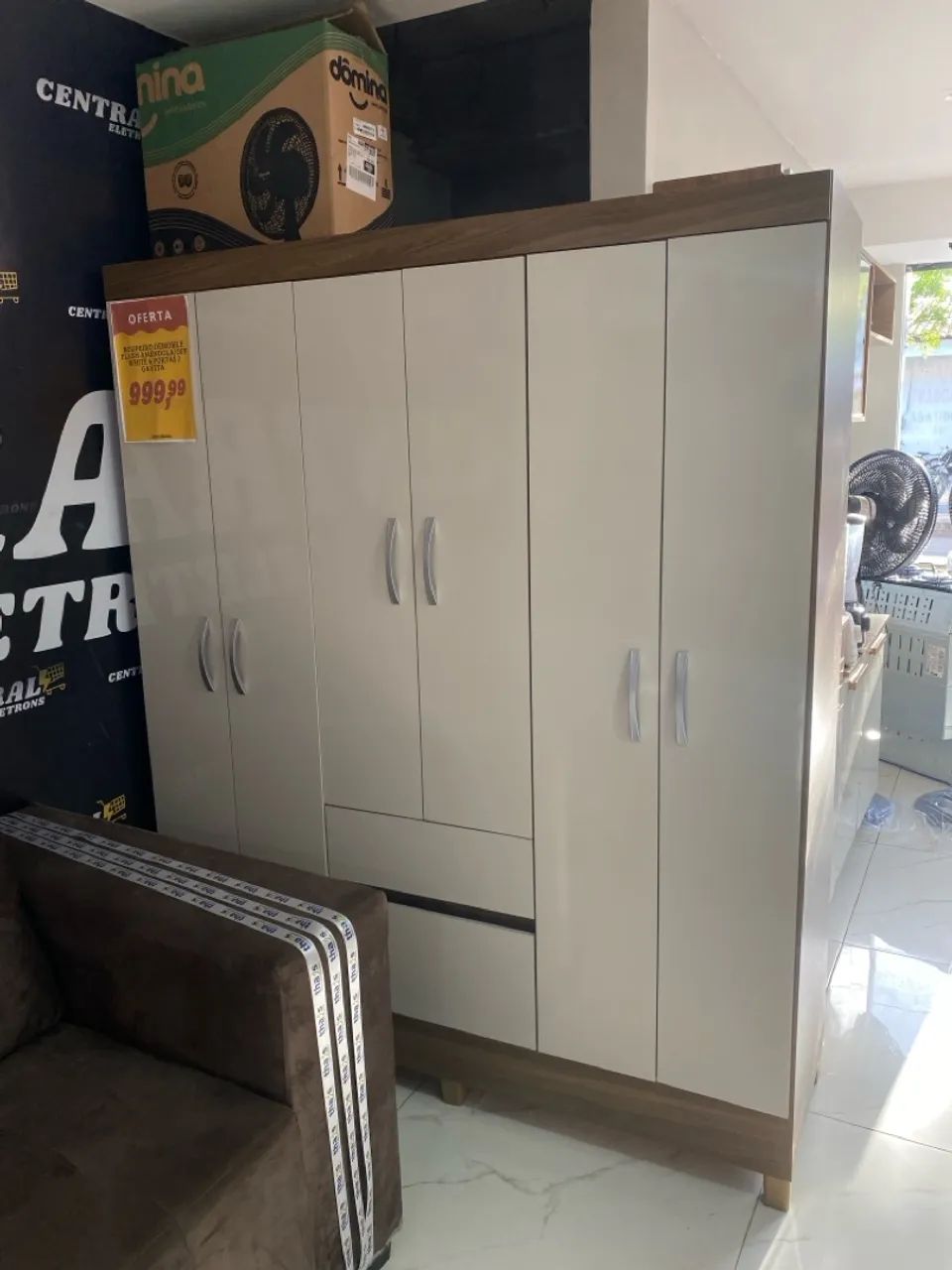 Guarda-Roupa Moderno com Design Elegante